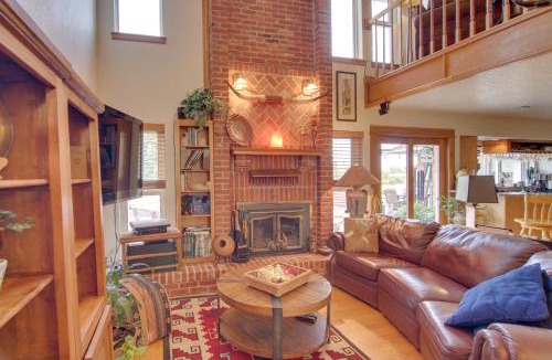 Custer County House | Red Bluff Inn & Retreat w/Entire Ranch on Lake!