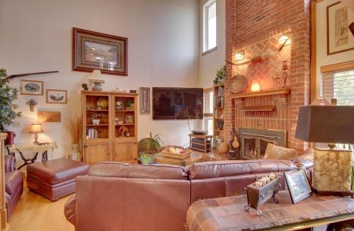 Custer County House | Red Bluff Inn & Retreat w/Entire Ranch on Lake!