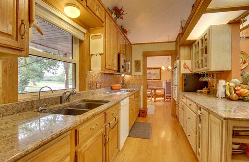 Custer County House | Red Bluff Inn & Retreat w/Entire Ranch on Lake!