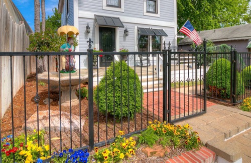 Guthrie House | Red Brick & Blue Skies / POOL & SPA