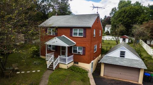 Chalfont House | Red brick house