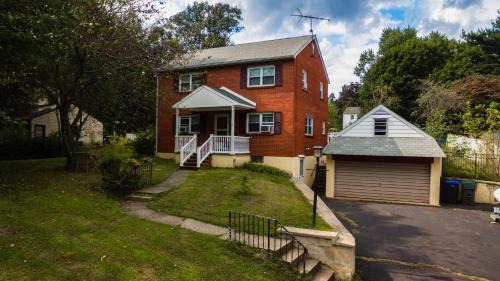 Chalfont House | Red brick house