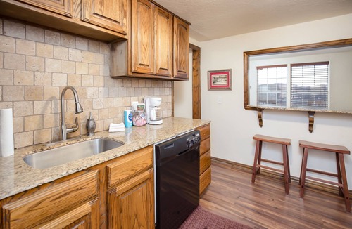 Medicine Park Cabin | Red cabin with Panoramic Mountain View Cabin for 5