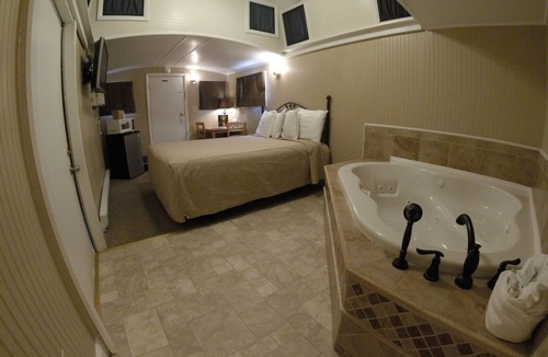 Ronks Hotel | Red Caboose Motel