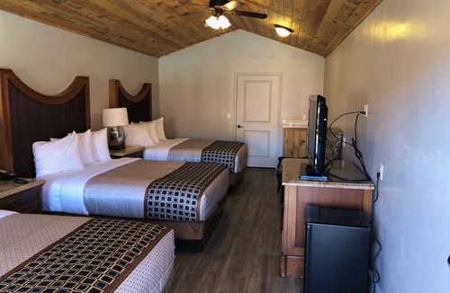 Kanab Hotel | Red Canyon Cabins