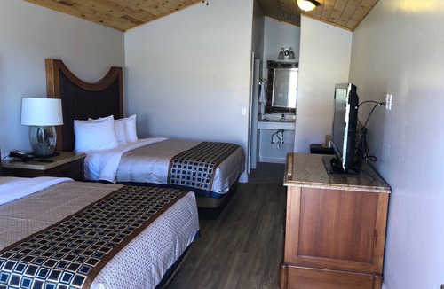 Kanab Hotel | Red Canyon Cabins