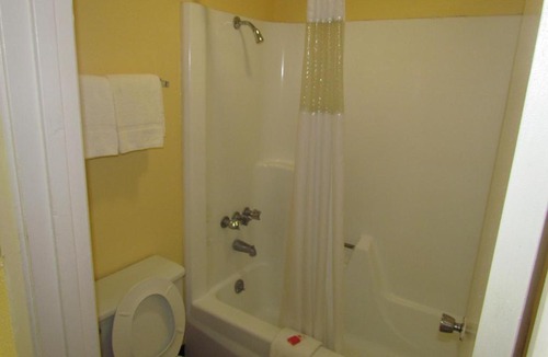 Augusta Hotel | Red Carpet Inn - Augusta