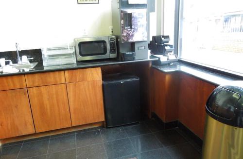 Bushwick Hotel | Red Carpet Inn Brooklyn