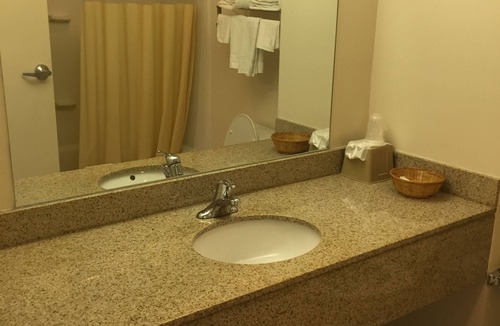 Chambersburg Hotel | Red Carpet Inn Chambersburg