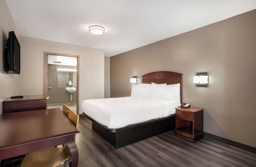 Edison Hotel | Red Carpet Inn Edison