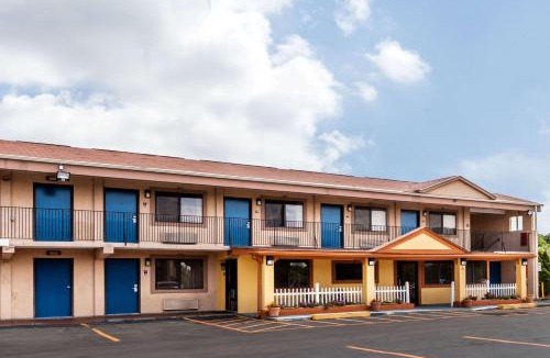 Elkton Hotel | Red Carpet Inn Elkton