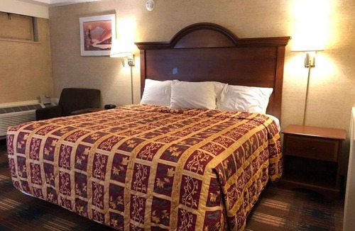 North Syracuse Hotel | Red Carpet Inn North Syracuse