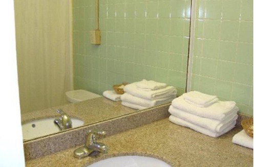 North Syracuse Hotel | Red Carpet Inn North Syracuse