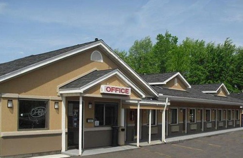 Orchard Park Hotel | Red Carpet Inn Orchard Park