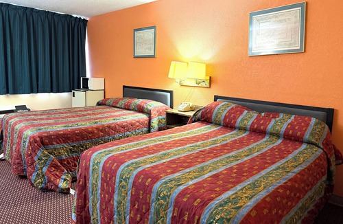 Lima Hotel | Red Carpet Inn & Suites Lima