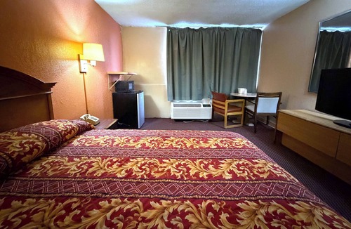Lima Hotel | Red Carpet Inn & Suites Lima