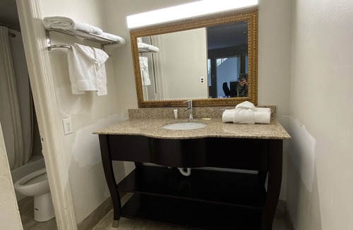 Danville Hotel | Red Carpet Inn & Suites