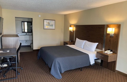 Kinston Hotel | Red Carpet Inn & Suites