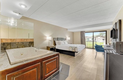 Somerton Hotel | Red Carpet Inn & Suites