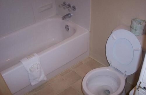 Terre Haute Hotel | Red Carpet Inn Terre Haute