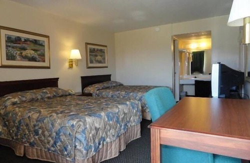 Terre Haute Hotel | Red Carpet Inn Terre Haute
