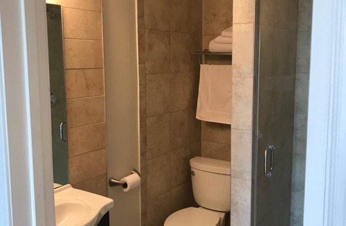 Mount Vernon Hotel | Red Carpet Inn