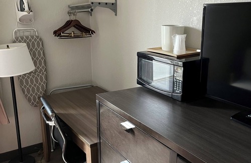 Dumfries Hotel | Red Carpet Inn