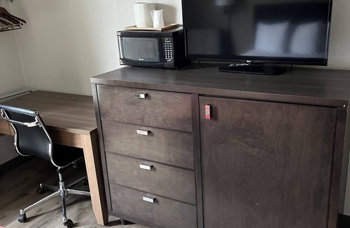 Dumfries Hotel | Red Carpet Inn