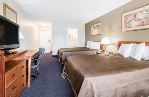 Rohrerstown Hotel | Red Carpet Inn