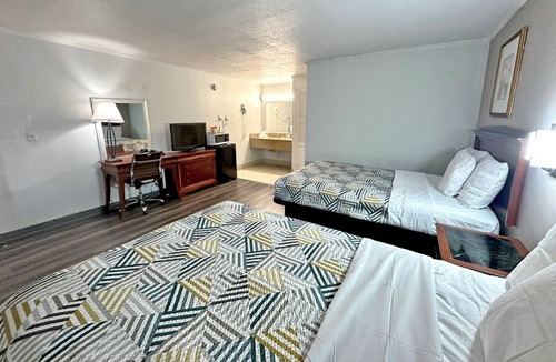 Cove - East Side - Shippan Hotel | Red Carpet Inn