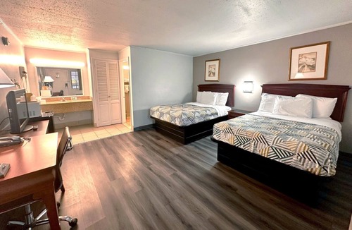 Cove - East Side - Shippan Hotel | Red Carpet Inn