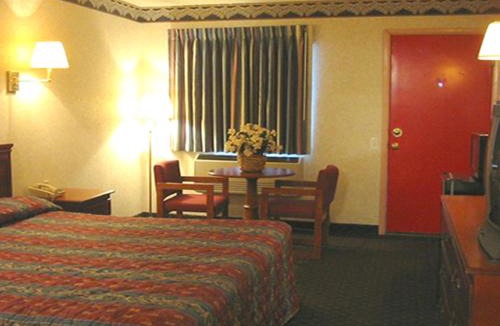 Williamstown Hotel | Red Carpet Inn Williamstown