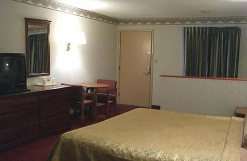 Williamstown Hotel | Red Carpet Inn Williamstown