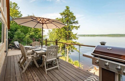 Sidney House | Red Cedar Haven Lakefront Dock Kayaks