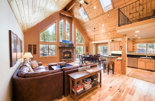 Tahoe City House | Red Cedar Luxury Tahoe City - Walk to Downtown, Shops, Dining