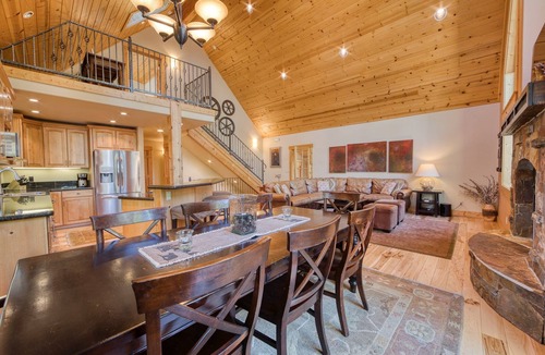 Tahoe City House | Red Cedar Luxury Tahoe City - Walk to Downtown, Shops, Dining