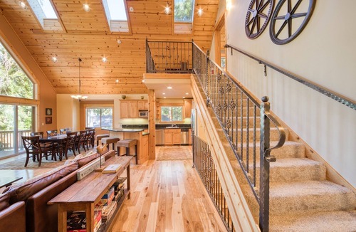 Tahoe City House | Red Cedar Luxury Tahoe City - Walk to Downtown, Shops, Dining