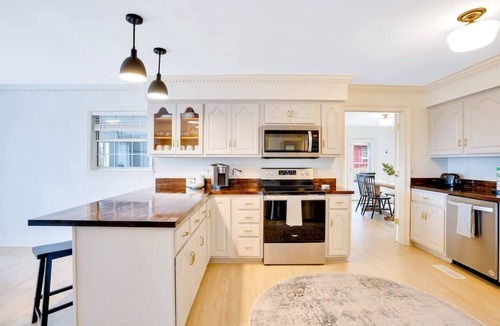 Graysville House | Red Clay Farmhouse Countryside Retreat, Views !