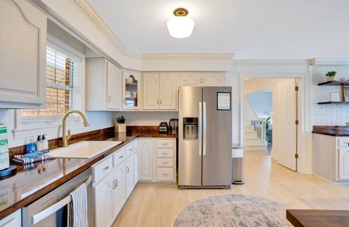 Graysville House | Red Clay Farmhouse Countryside Retreat, Views !