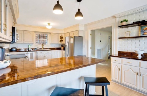 Graysville House | Red Clay Farmhouse Countryside Retreat, Views !
