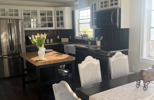 Digby County Cottage | Red Cliff Cottage - Beach Front