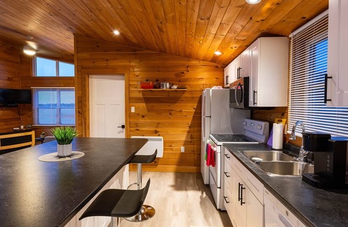 Chelton House | Red Cliff Escape with Beach Access