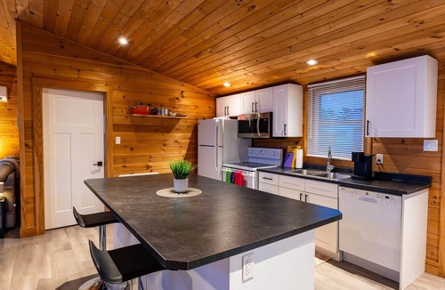 Chelton House | Red Cliff Escape with Beach Access