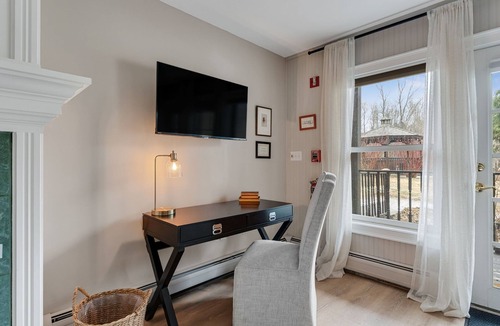 Mendon Apartment | Red Clover Accessible King Suite in Killington