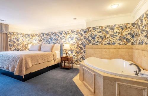 Downtown Niagara Falls Hotel | Red Coach Inn