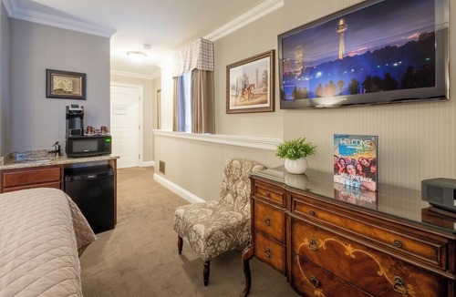 Downtown Niagara Falls Hotel | Red Coach Inn
