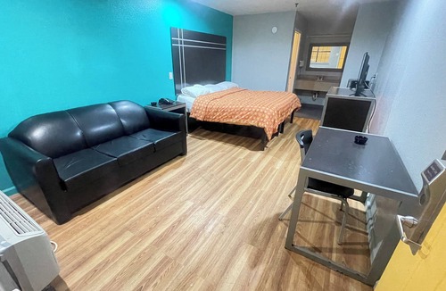 Pleasant Grove Hotel | Red Crown Inn