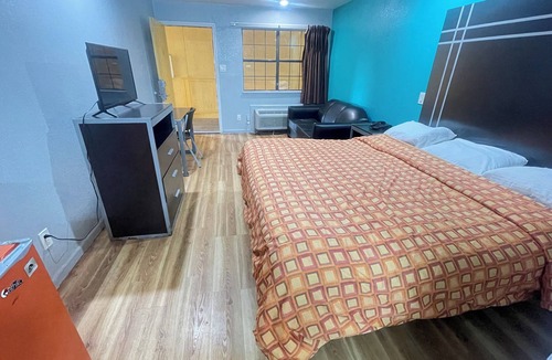 Pleasant Grove Hotel | Red Crown Inn
