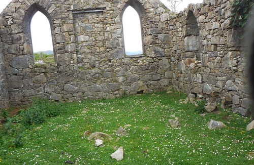 Breakish Cabin | Red Cuillin Cabin on riverbank