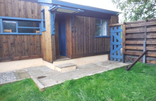 Breakish Cabin | Red Cuillin Cabin on riverbank